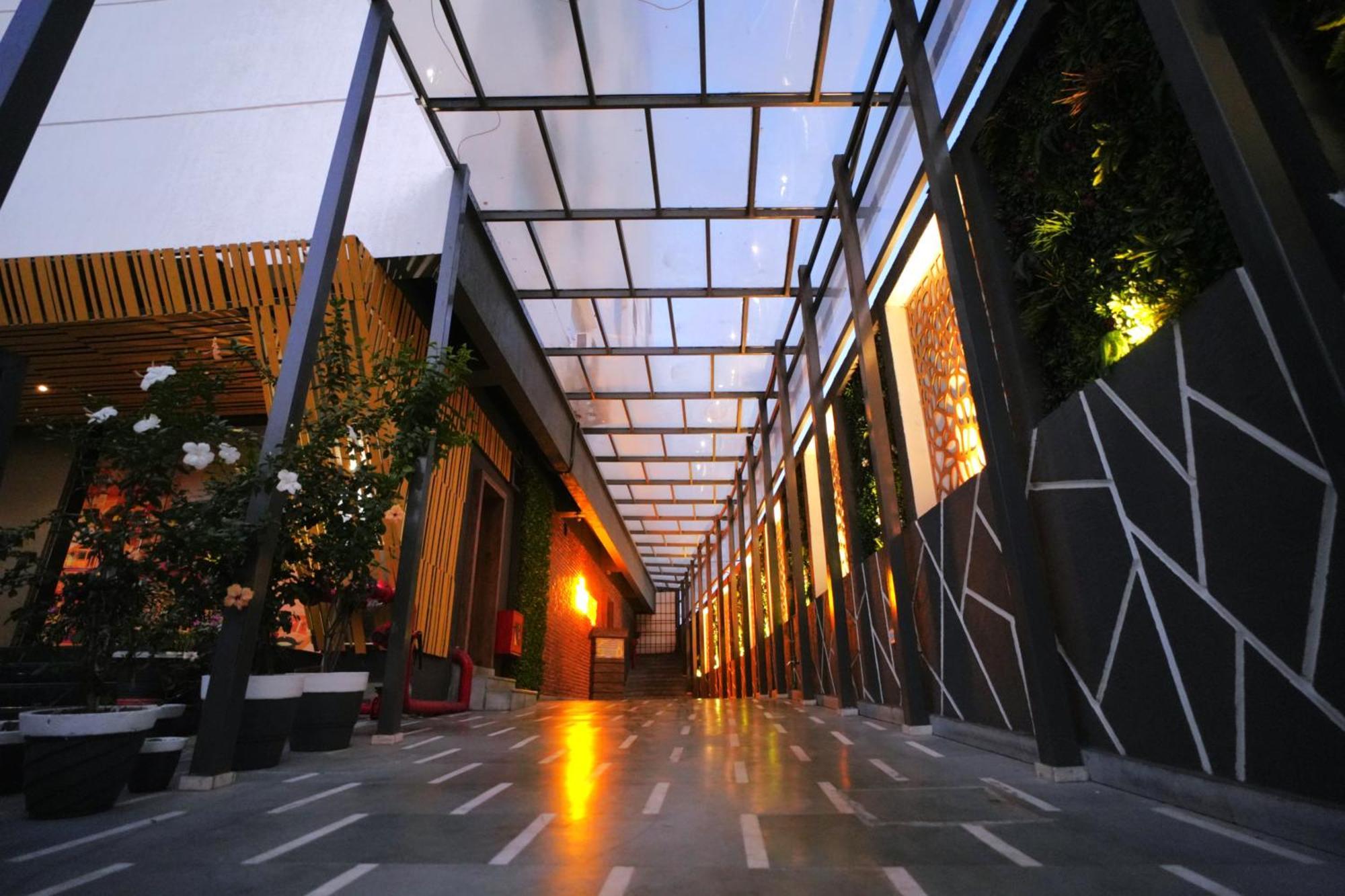 Imperial Heights Hotel Диогар Екстериор снимка